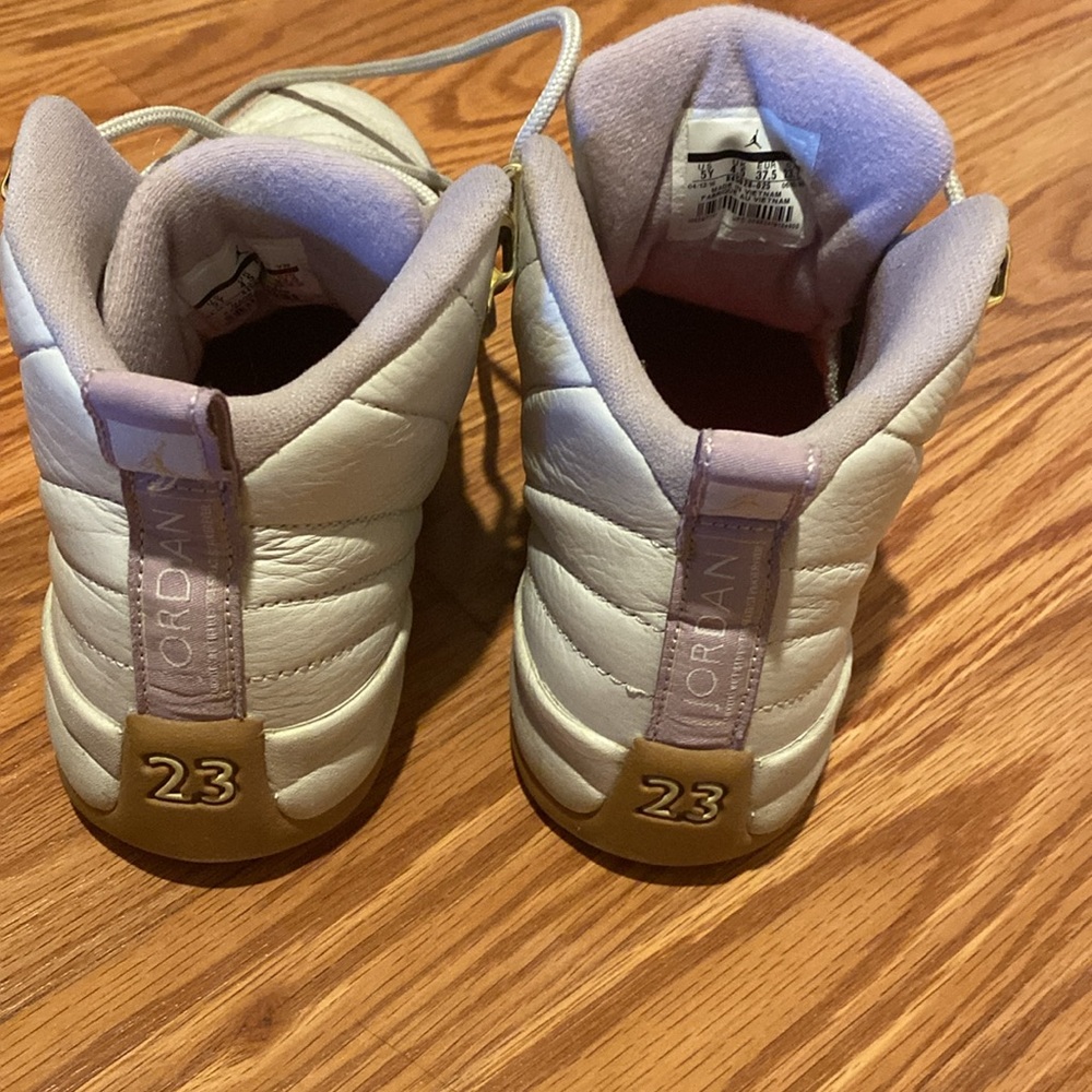 Sneakers - Picture 2 of 5